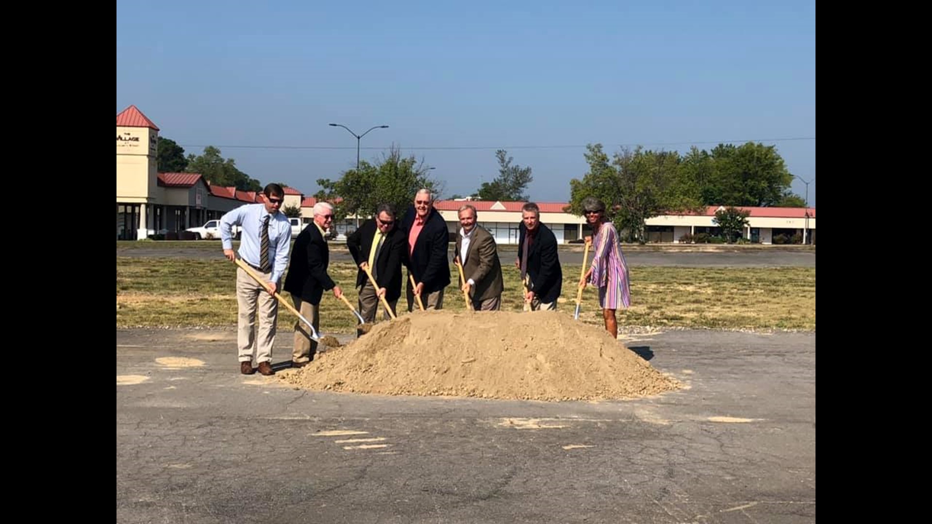 City of Boaz breaks ground on new rec center