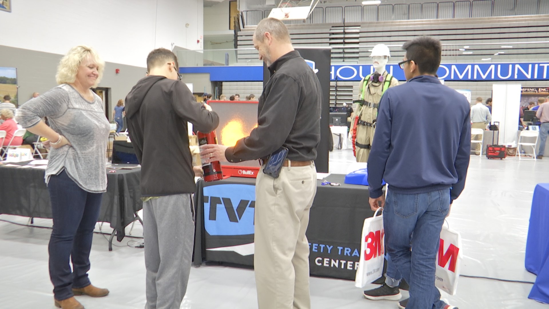 Job fair organizers want local high school students in the Tennessee Valley workforce.