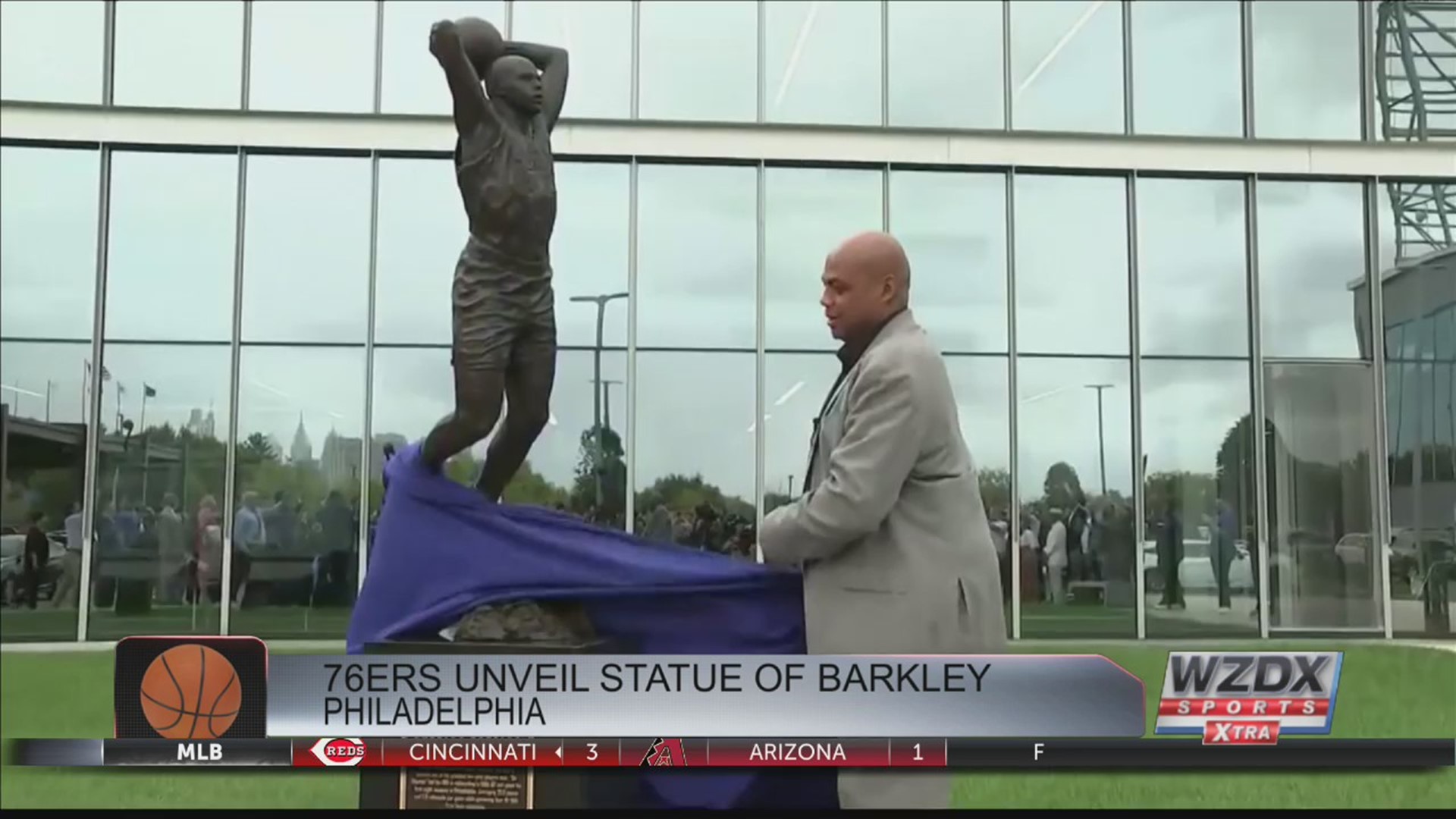 The 76er's unveiled a statue in honor of Charles Barkley.