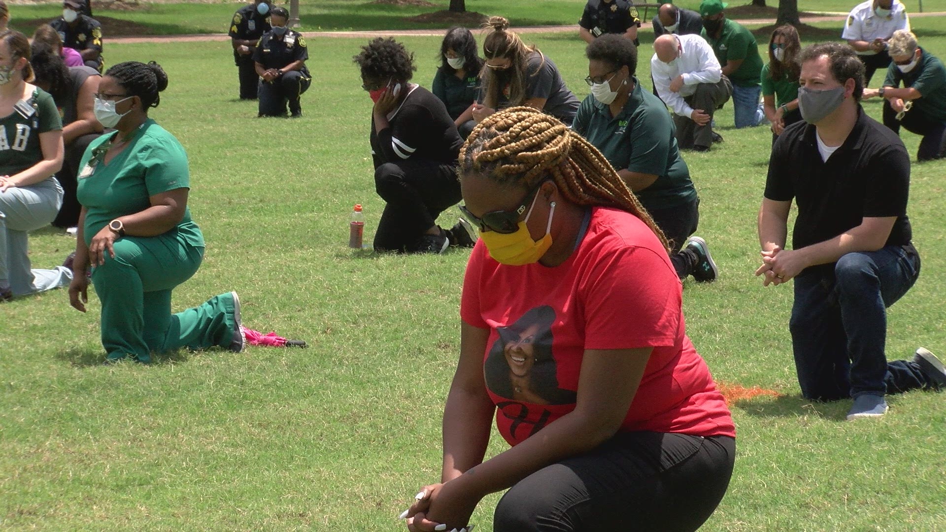 Student Affairs professionals at University of Alabama, Birmingham knelt for 8 minutes, 46 seconds to demonstrate their commitment to diversity.