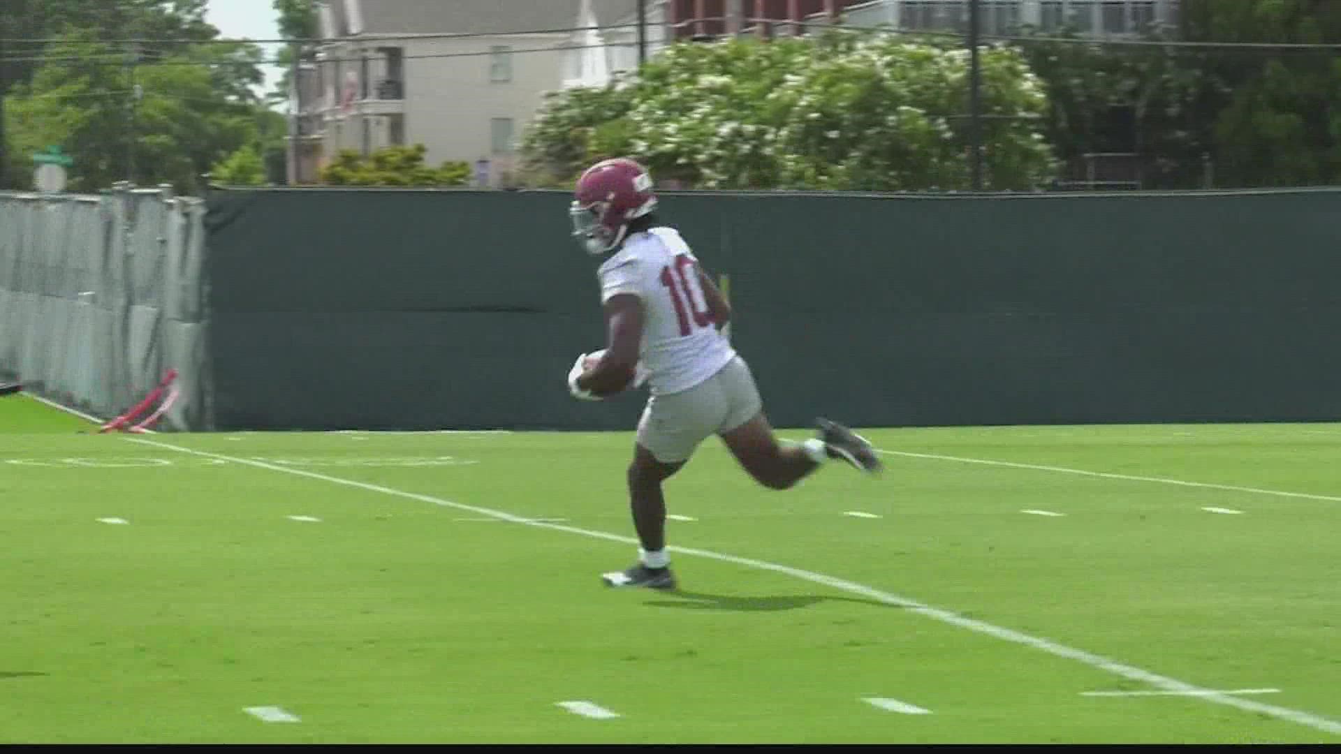 Alabama wide receiver JoJo Earle is expected to miss 6-8 weeks because of a fractured foot, coach Nick Saban said Wednesday.