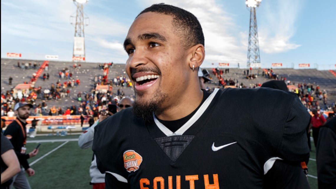 Jalen Hurts named ASWA Pro Athlete of the Year