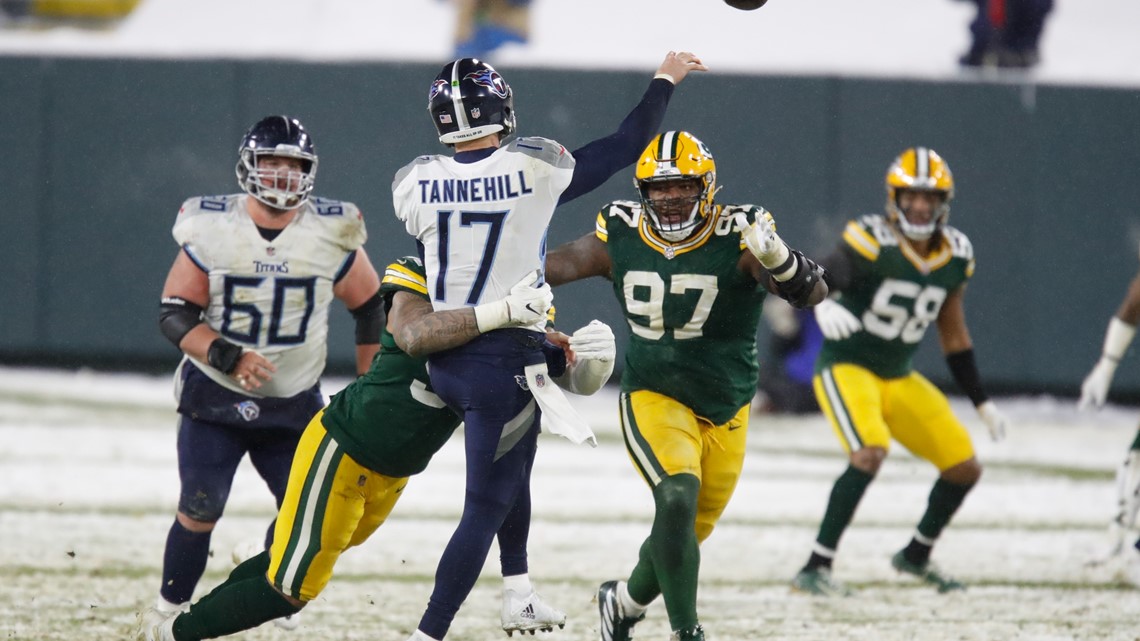 LIVE BLOG: Packers defeat Titans 40-14 at snowy Lambeau Field