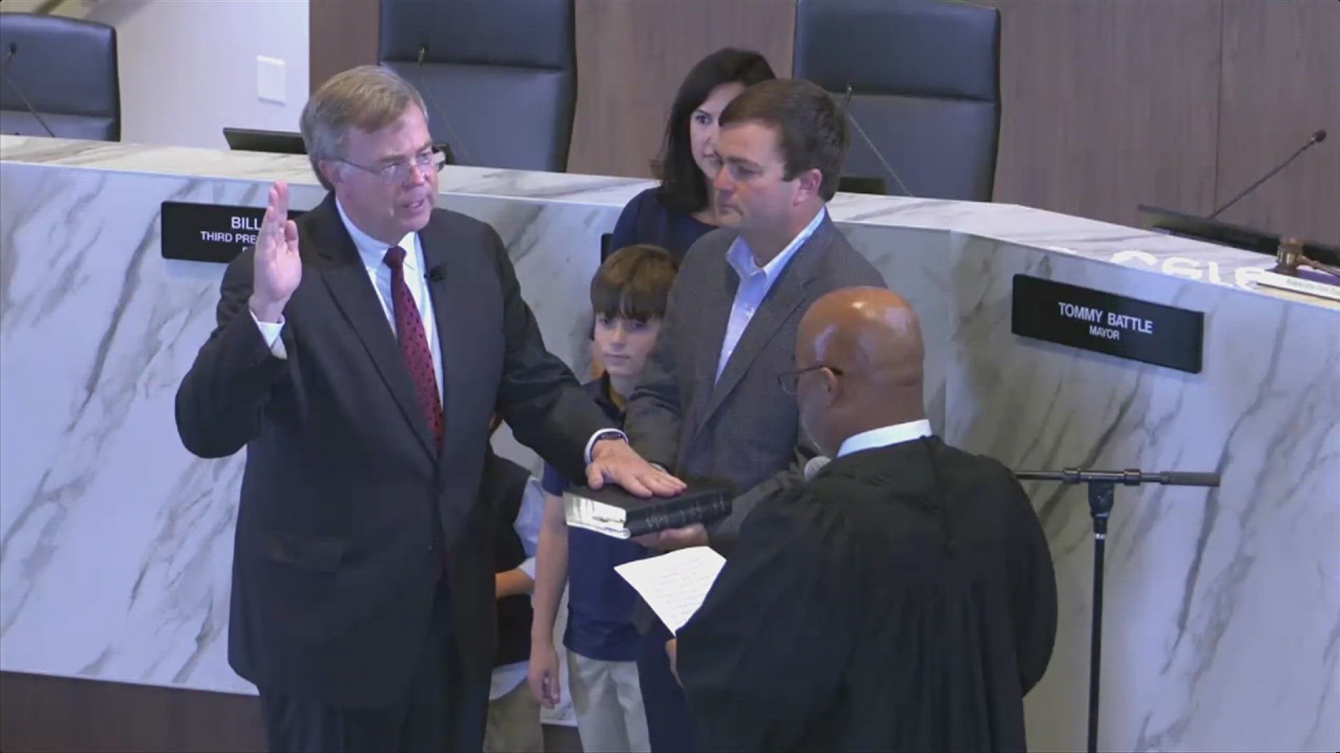 Tommy Battle was sworn in Monday to continue leading the City of Huntsville after running unopposed this election cycle.