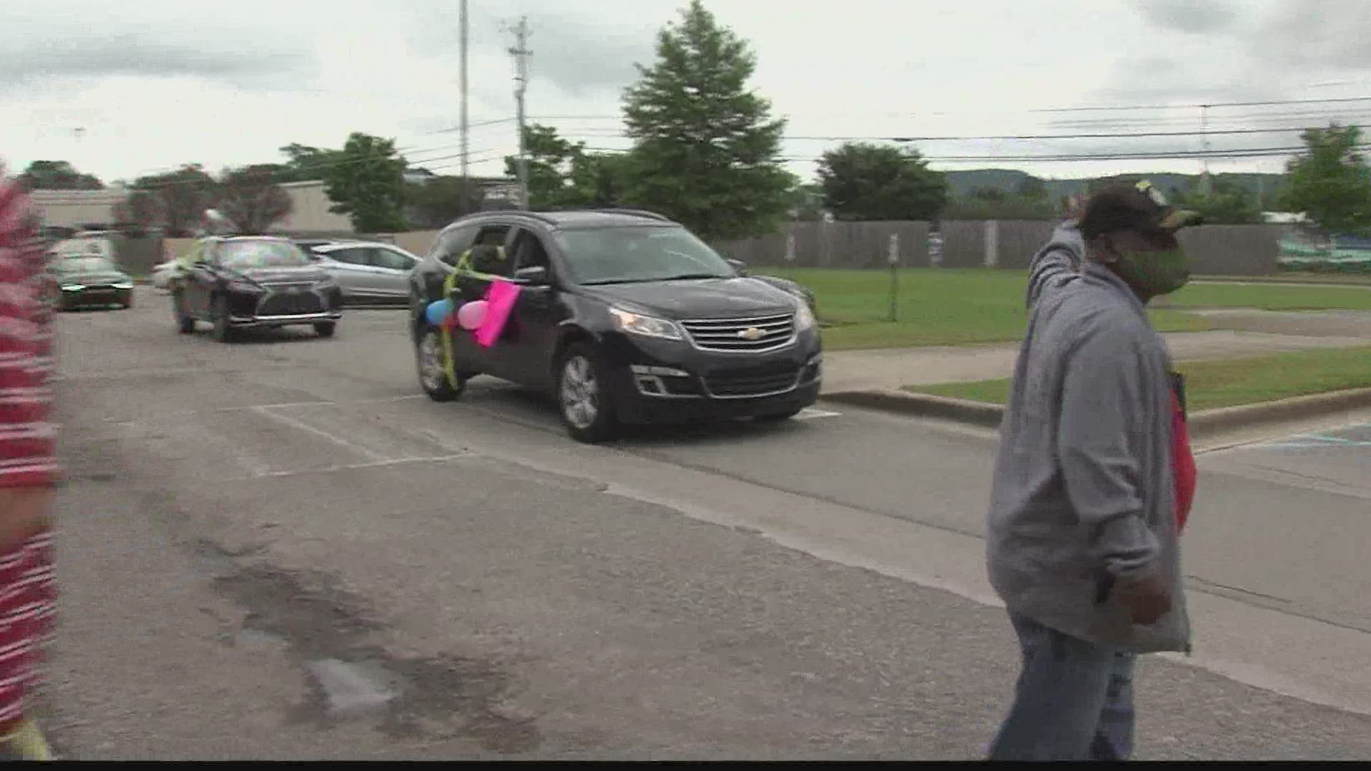 Today Huntsville City Schools hosted a parade to say thank you to curbside meal service volunteers.