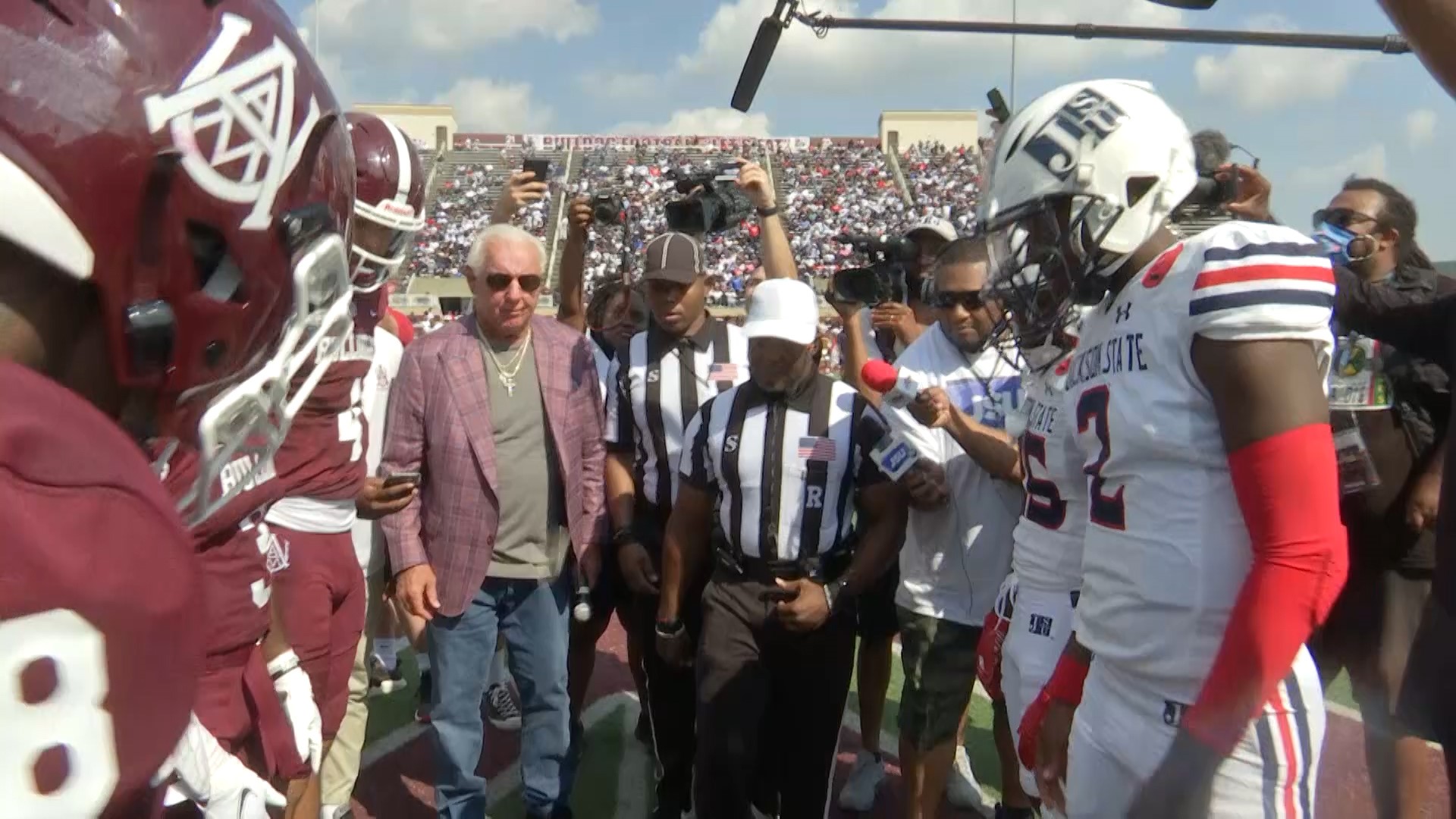 Shedeur Sanders passed for 249 yards and four touchdowns, as Jackson State romped Alabama A&M, 62-15.