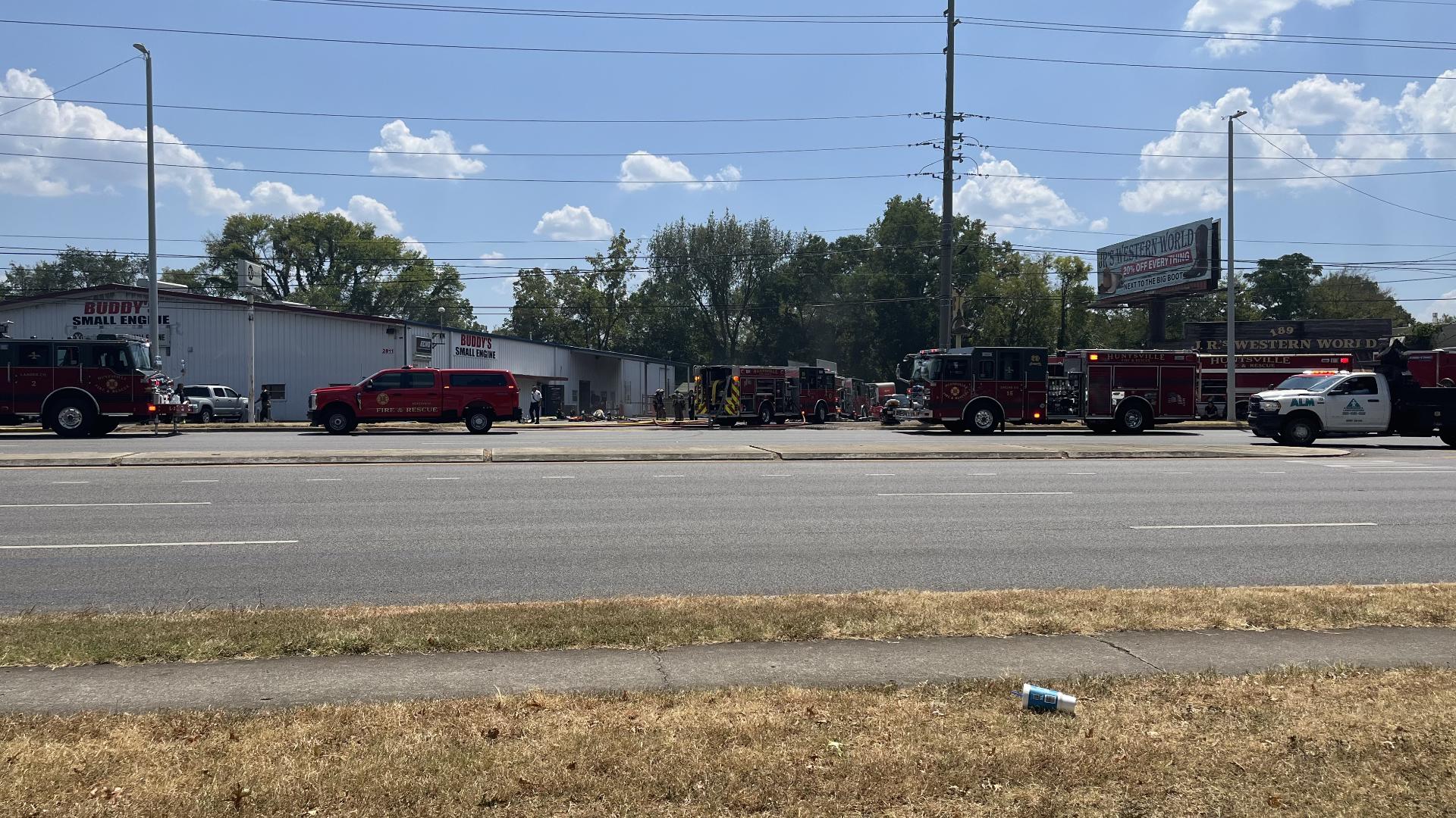 Huntsville Fire and Rescue responding to business fire on University ...