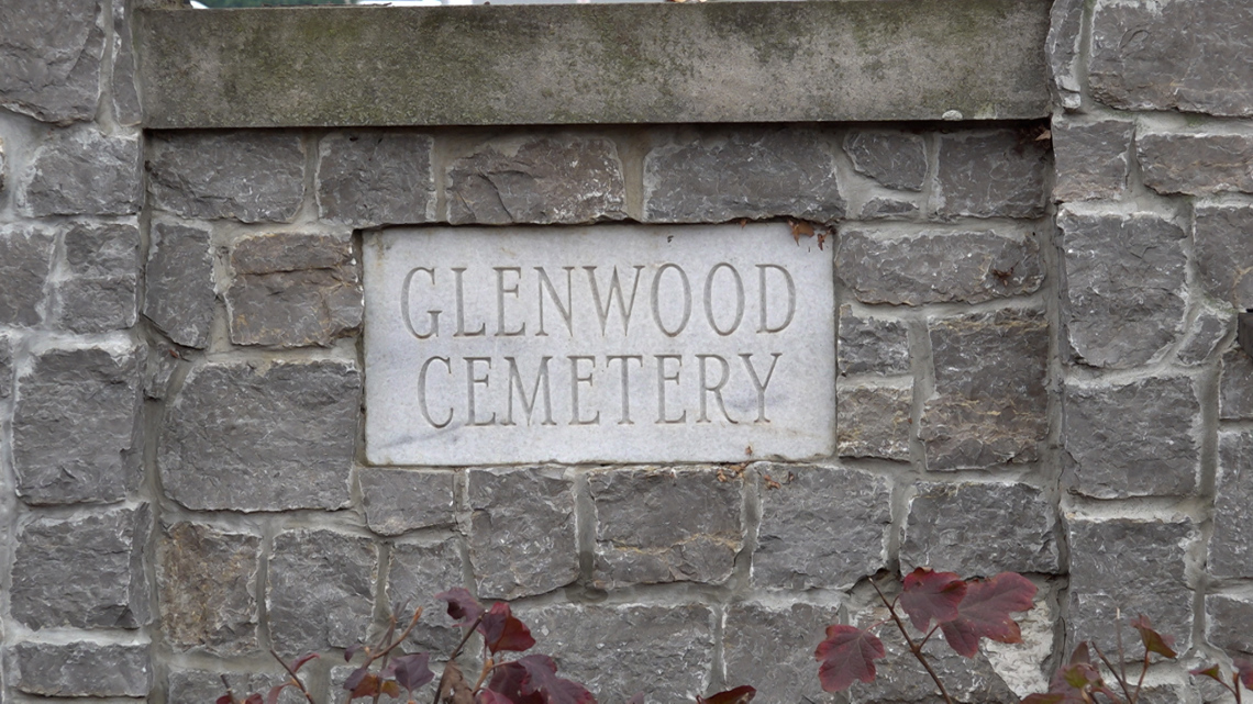 DAR chapter dedicates QR code sign for digital walking tour at historic Glenwood Cemetery