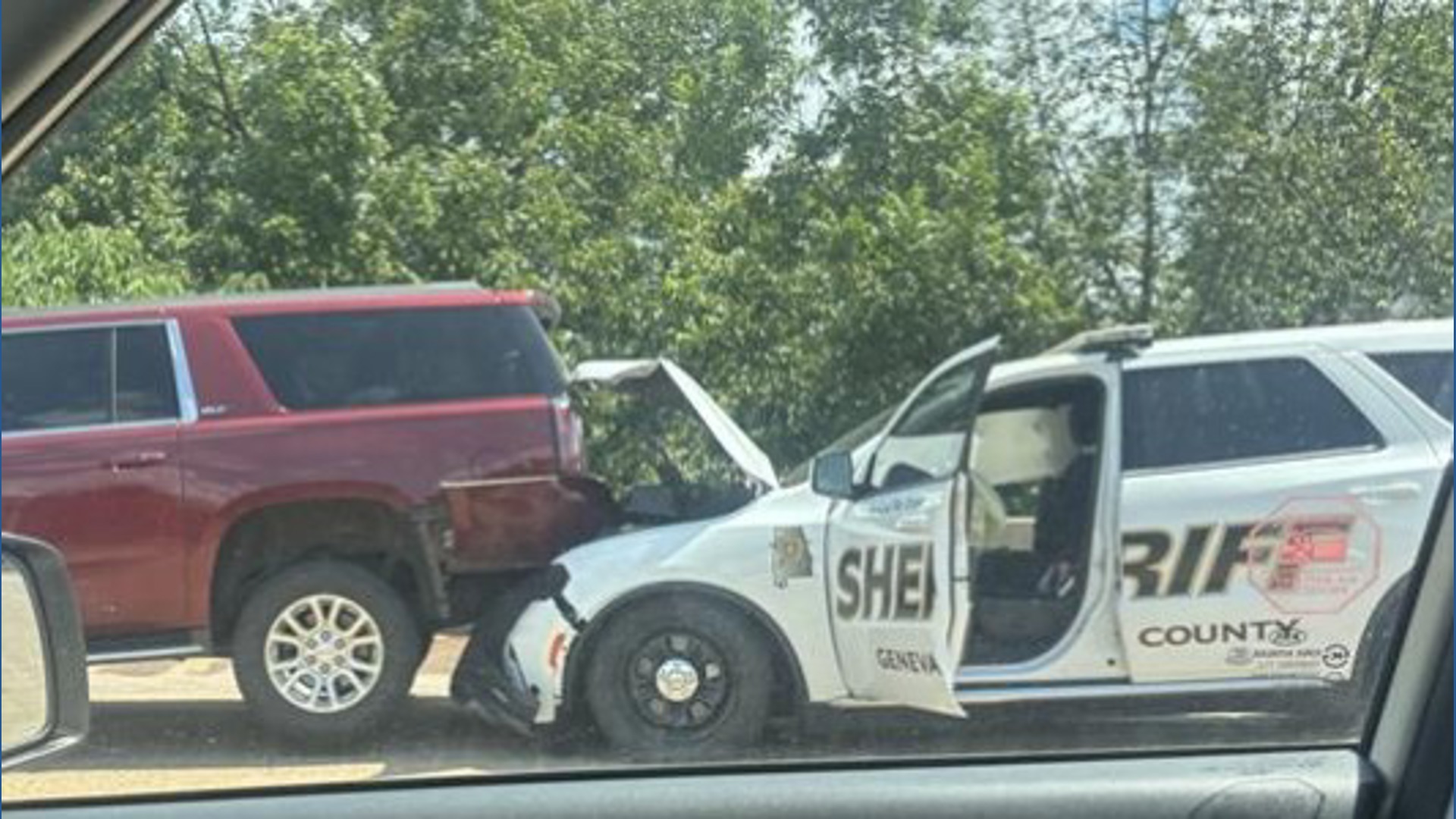 Multi-vehicle crash blocks I-565 exit in Huntsville; Geneva Co