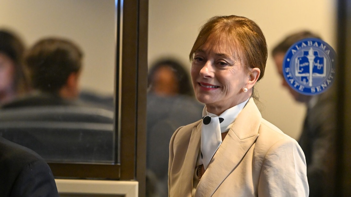 Alabama lawmakers push to extend screen time limits to 12th grade under new bill