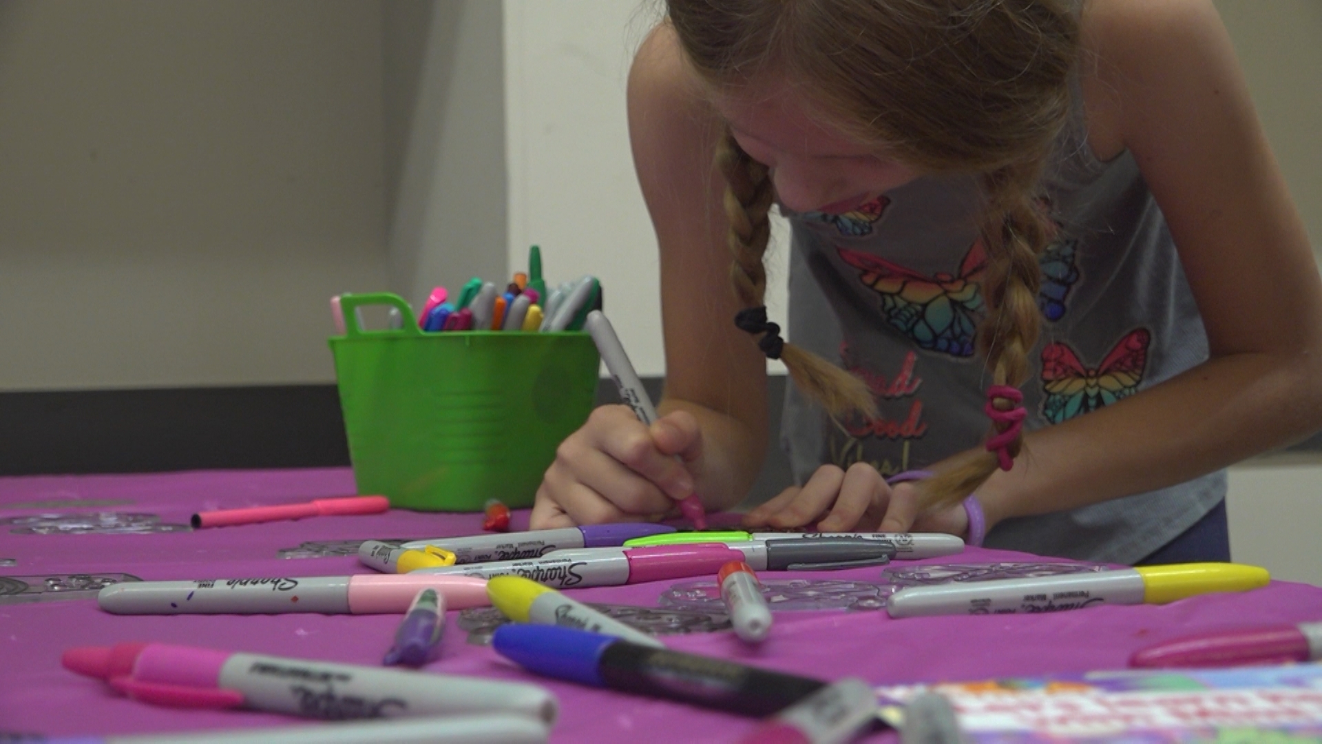 Huntsville Police and Free 2 Teach held a community gathering to get kids and parents back into school spirit.