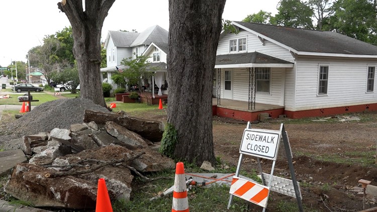 Local residents don't want to sacrifice large, old White Oaks for new sidewalks