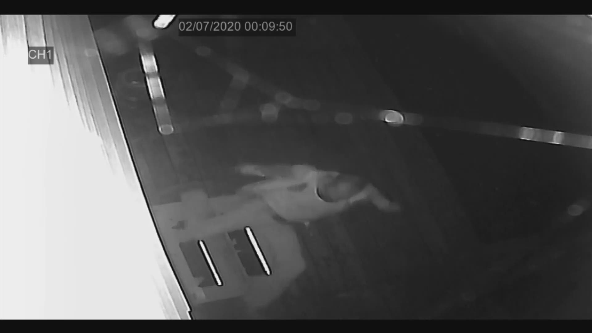 Decatur police asking for the public's help to ID suspect ...