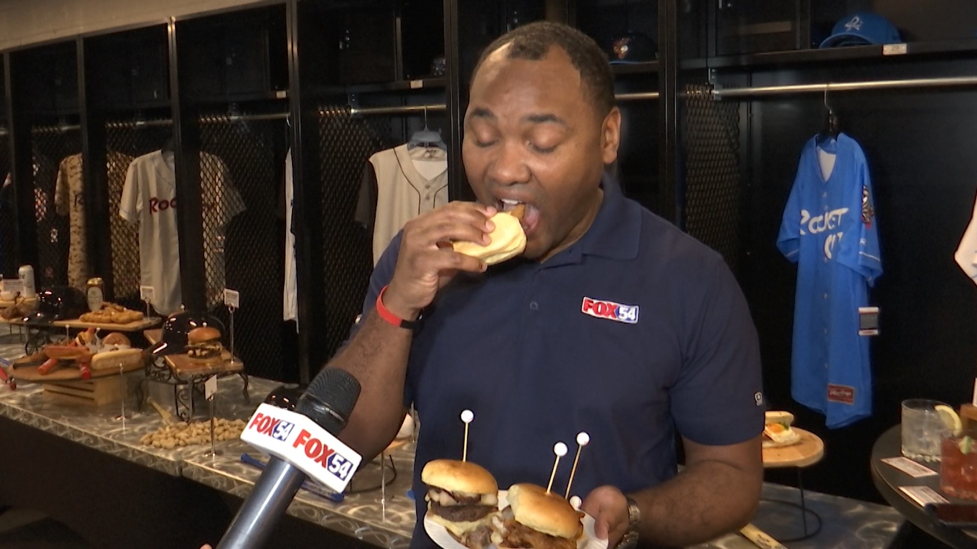 There are new items on the menu at Toyota Field, and Mo Carter gives a first-hand review of the finger-lickin' options!