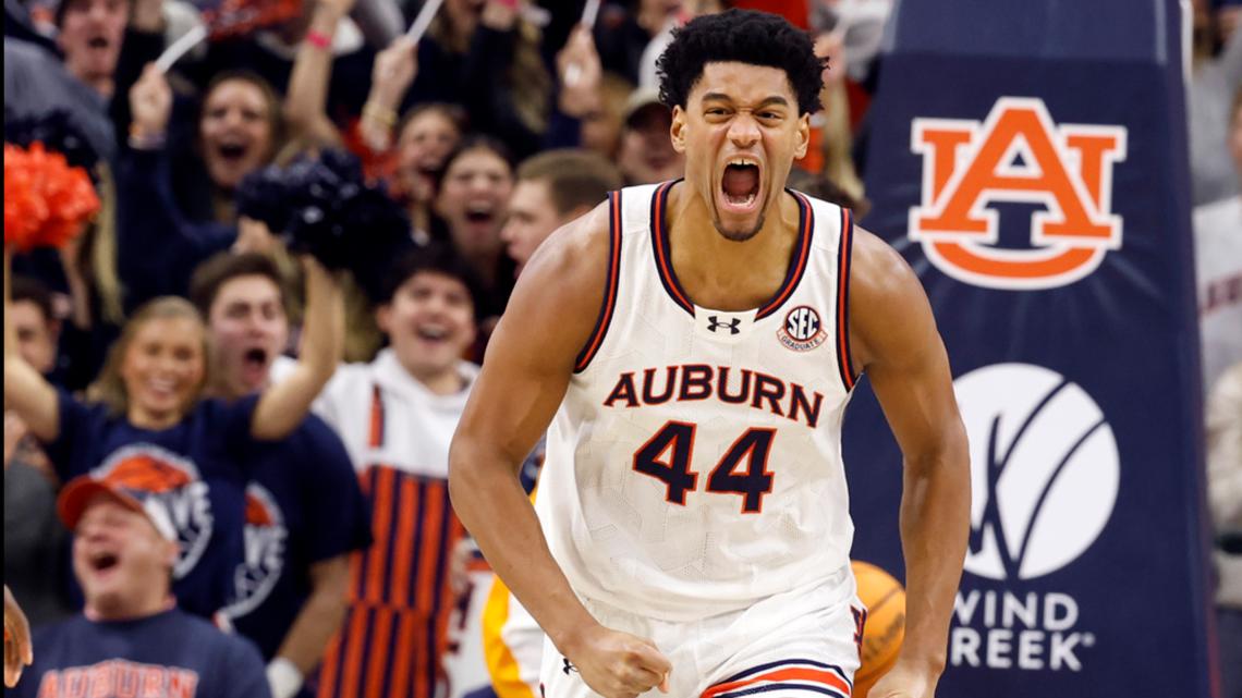 No. 1 Auburn slips past No. 6 Tennessee 5351 and extends its winning