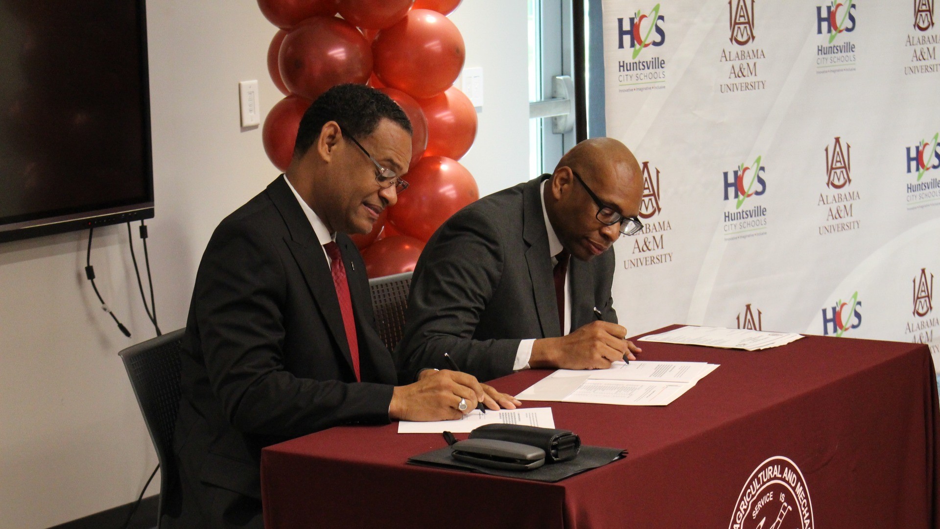 Huntsville City Schools, Alabama A&M enter dual enrollment agreement