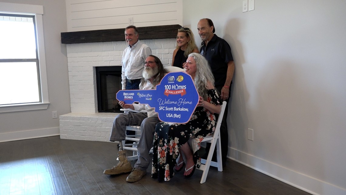 Alabama military hero gets big gift from Lee Greenwood - Vimarsana News