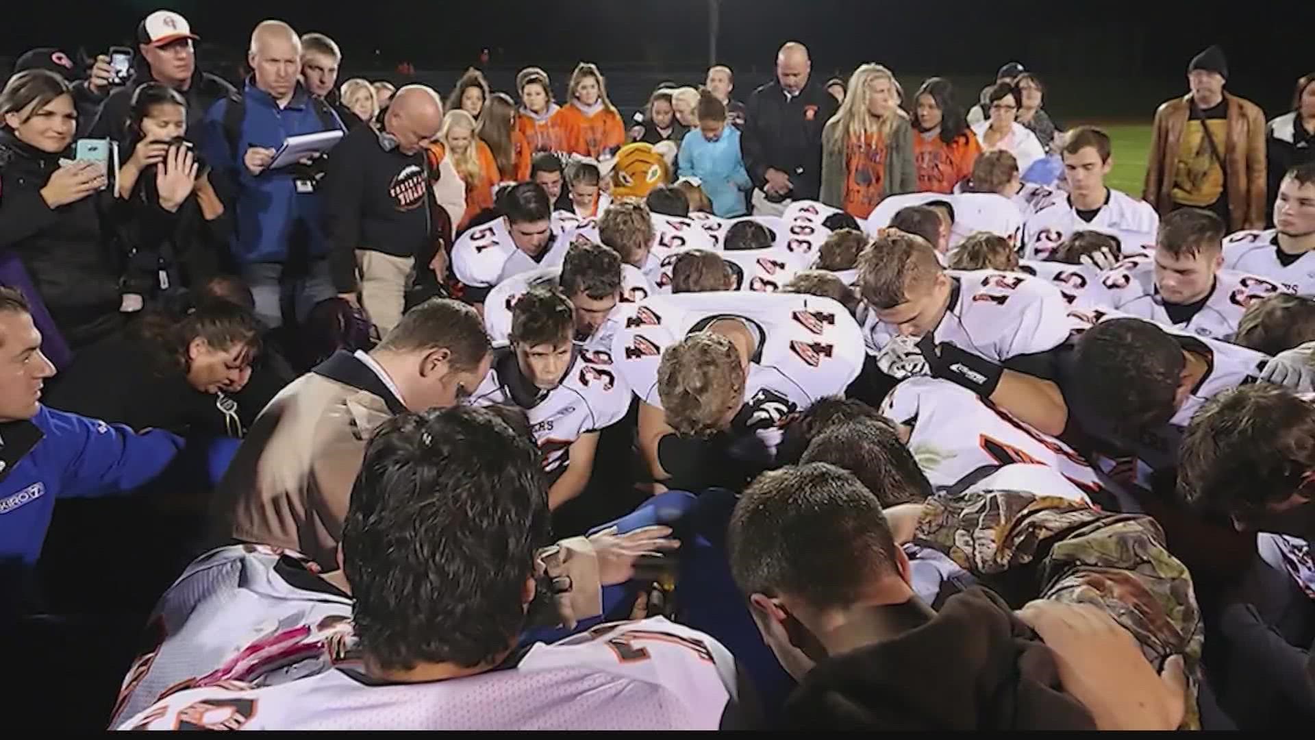 Supreme Court sides with praying football coach Joseph Kennedy |  