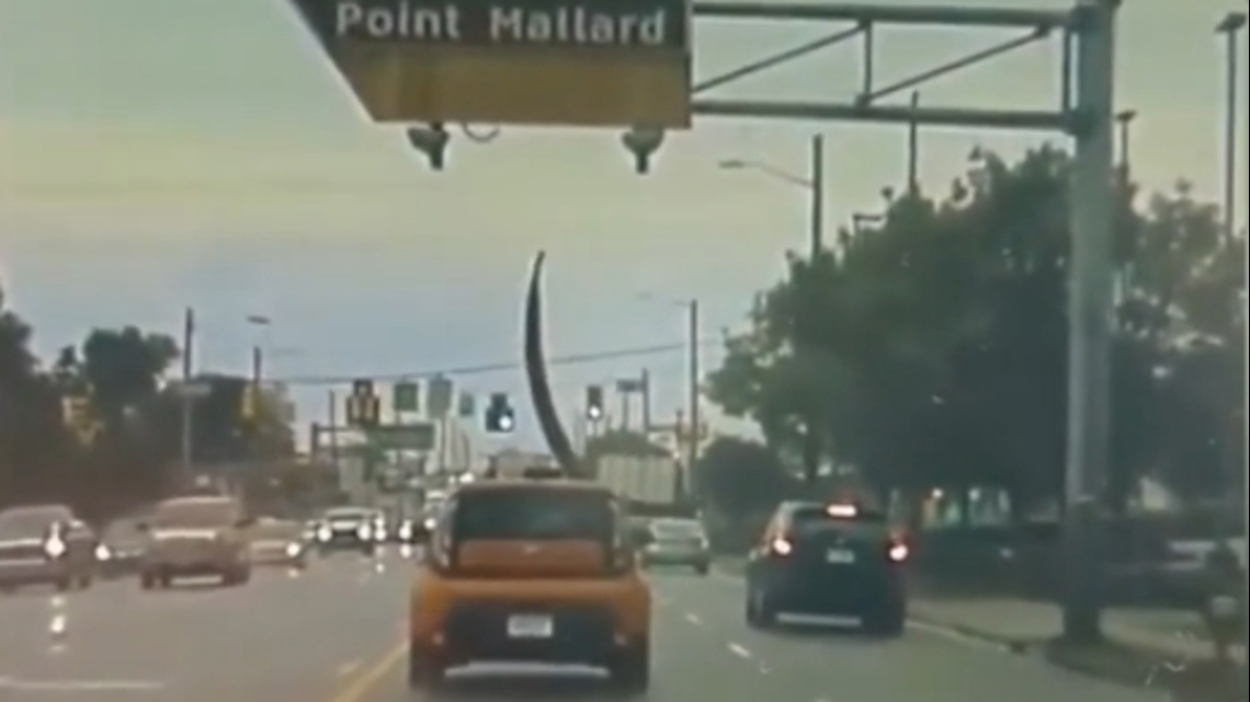 Piece of road sign falls into Decatur traffic | rocketcitynow.com