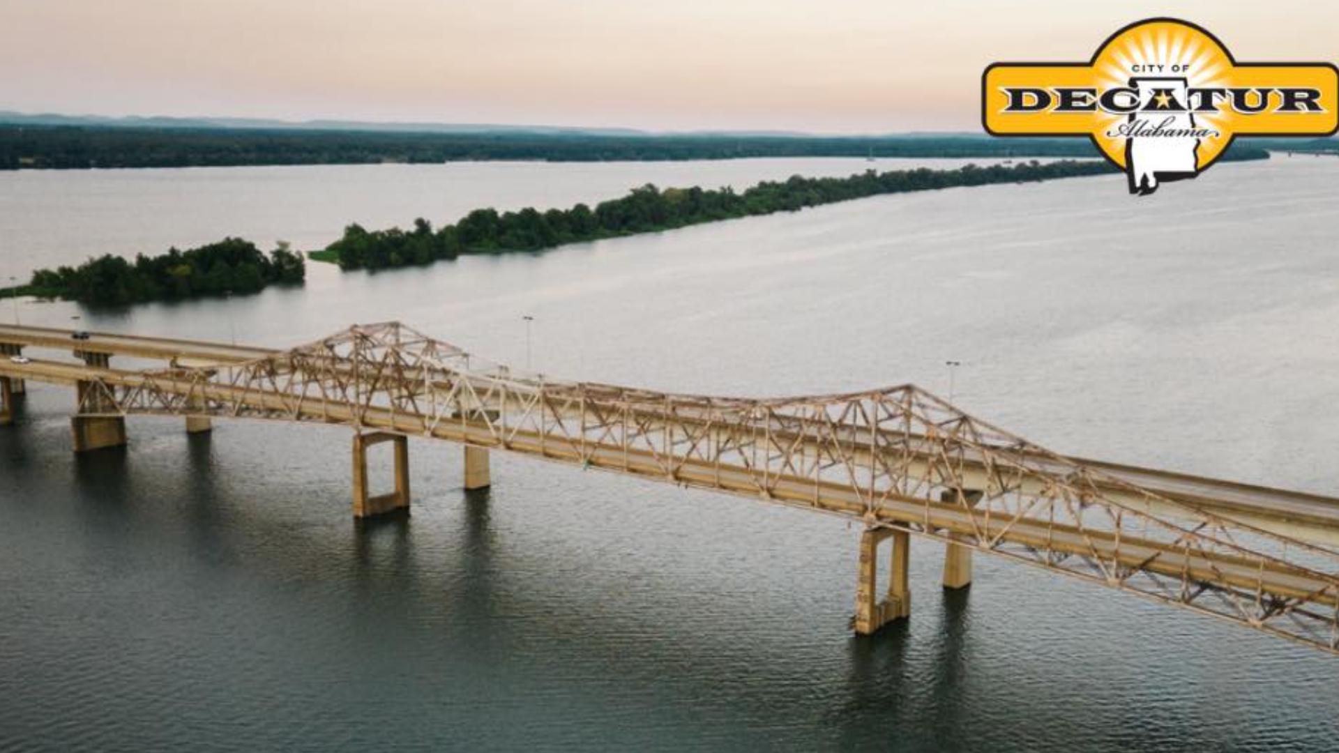 US 31 lane closures delay traffic with Decatur bridge inspections ...
