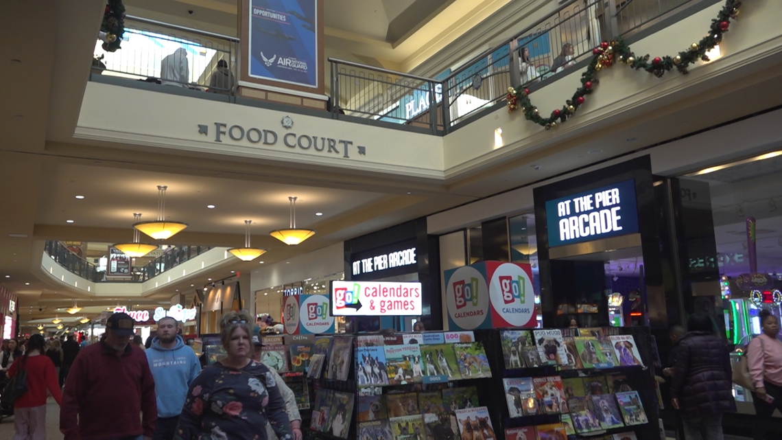 Shopping malls in Huntsville filled with last-minute shoppers ahead of Christmas