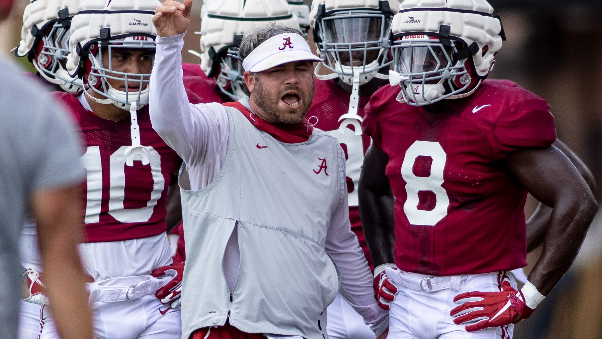 Alabama defensive coordinator Pete Golding was arrested and charged with driving under the influence by Northport, Alabama Thursday morning.