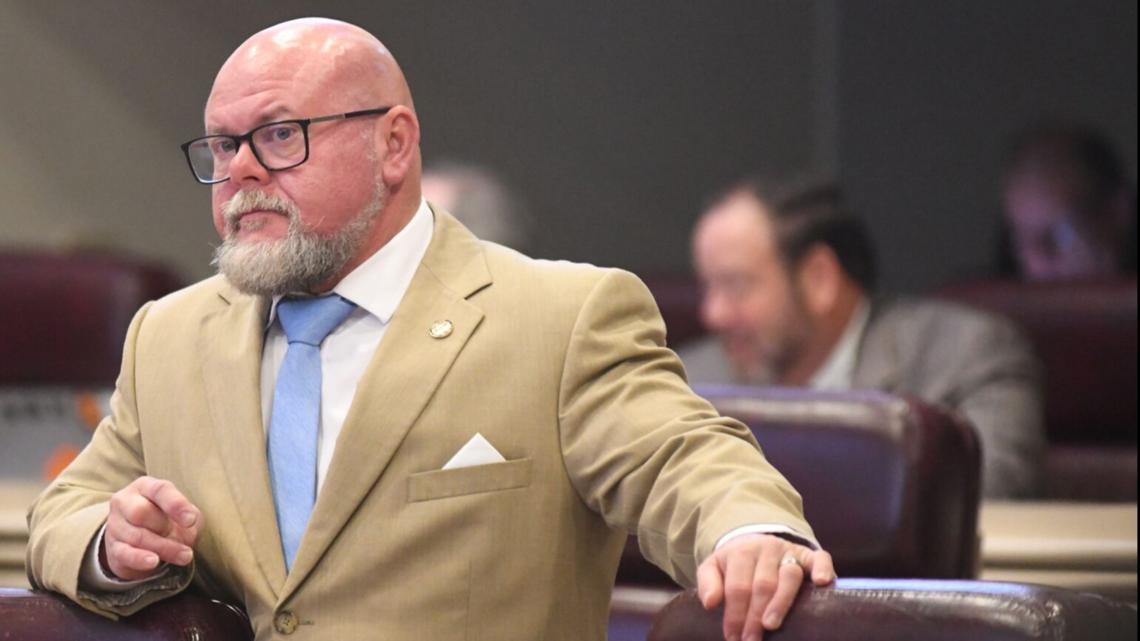 Alabama lawmaker wants signing days for military recruits, trade school students