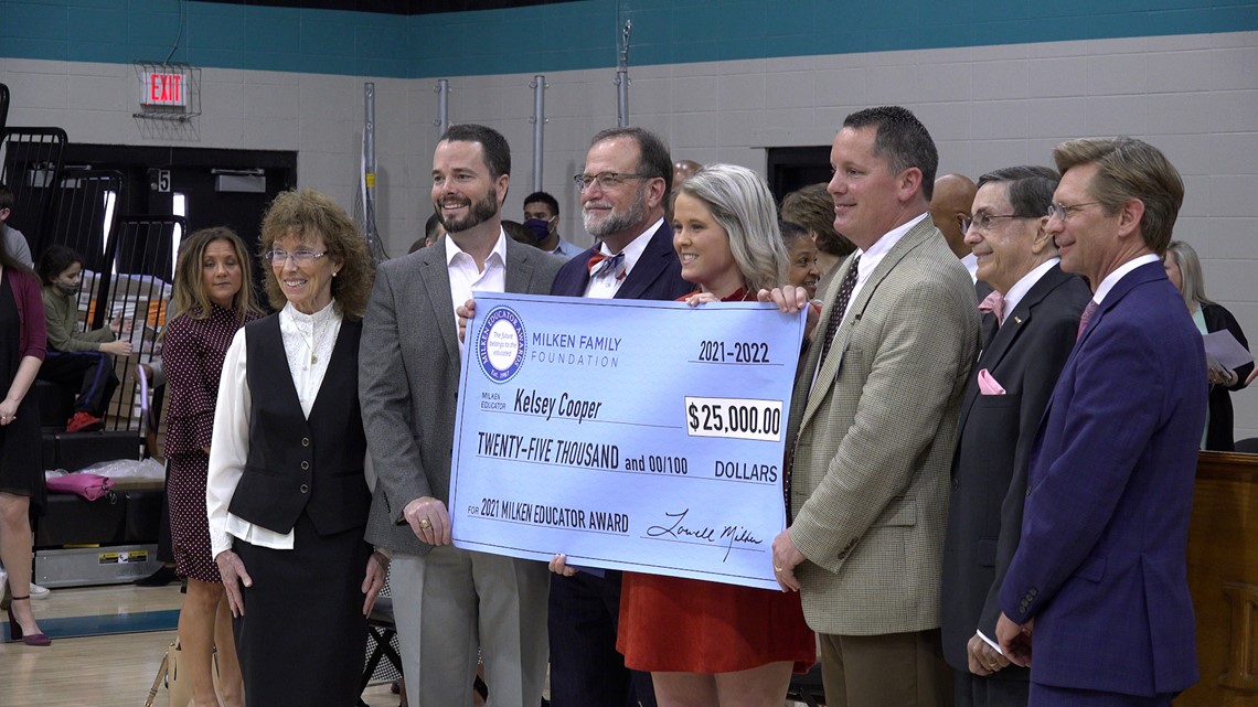 Discovery Middle School math teacher wind $25,000 - Vimarsana News
