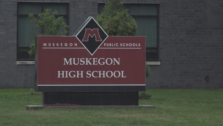 Muskegon teachers' union votes 'no confidence' in superintendent