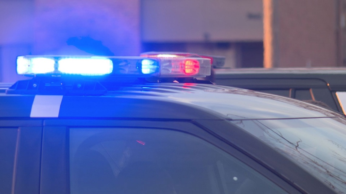 Des Moines police: Stolen car crashes on SE 14th Street, delays traffic